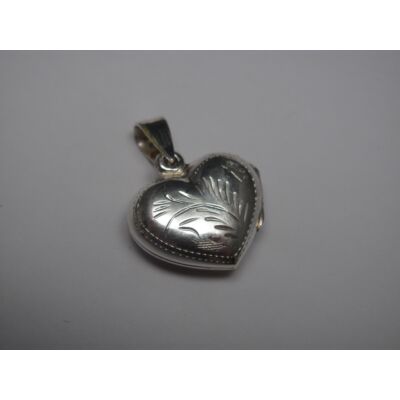 Ezüst szív alakú nyitható medál