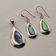 Ezüst medál és fülbevaló kagyló betéttel