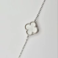 Ezüst divatos gyöngyházas  karkötő