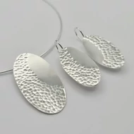 Ezüst nyakék, fülbevaló és lánc szett