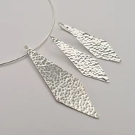 Ezüst nyakék, fülbevaló és lánc szett