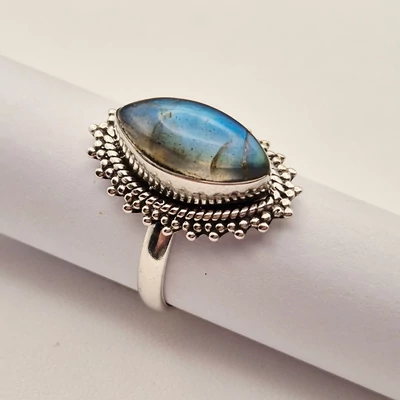 Ezüst labadorit köves gyűrű