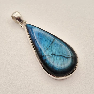 Ezüst labradorit köves medál