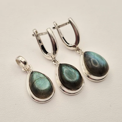 Ezüst labradorit köves medál és fülbevaló