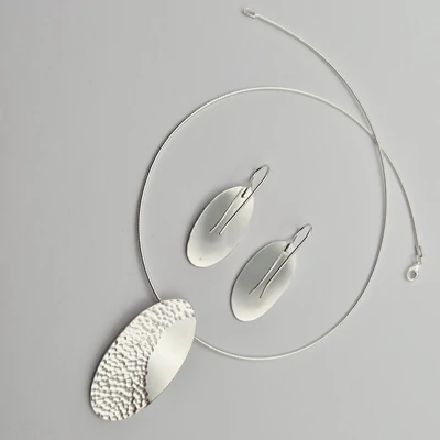 Ezüst nyakék, fülbevaló és lánc szett