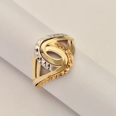 Sárga-fehér-vörös arany vésett gyűrű