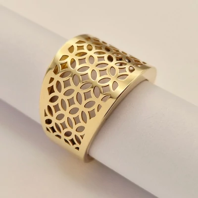 Sárga arany áttört mintás gyűrű