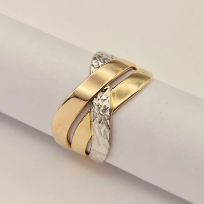 Sárga-fehér-vörös arany vésett gyűrű